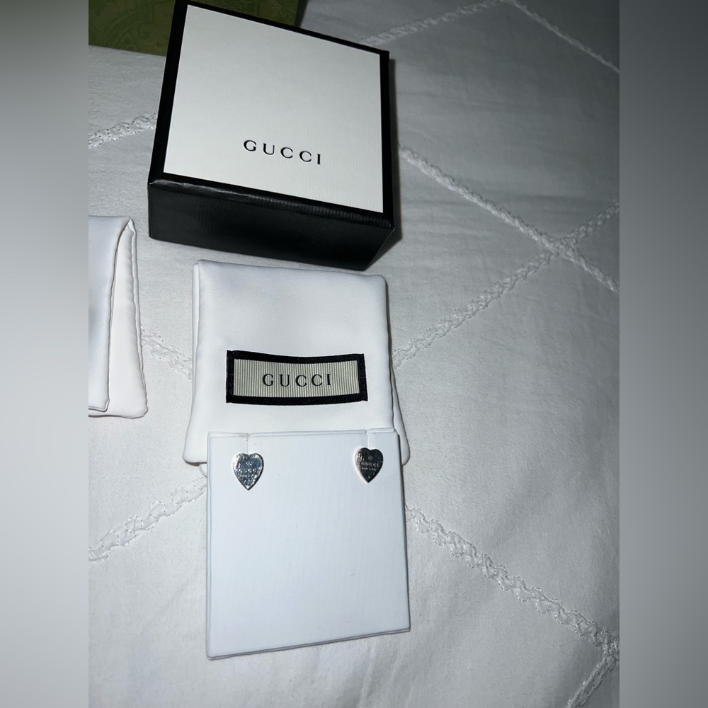 Gucci Trademark Heart Earrings And Bracelet Set - Picture 6 of 7